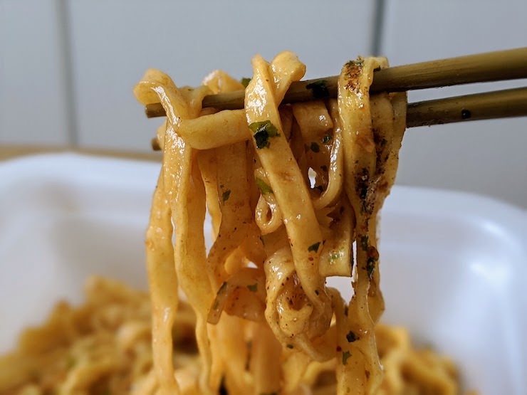 だしの香り満載の焼きうどんです