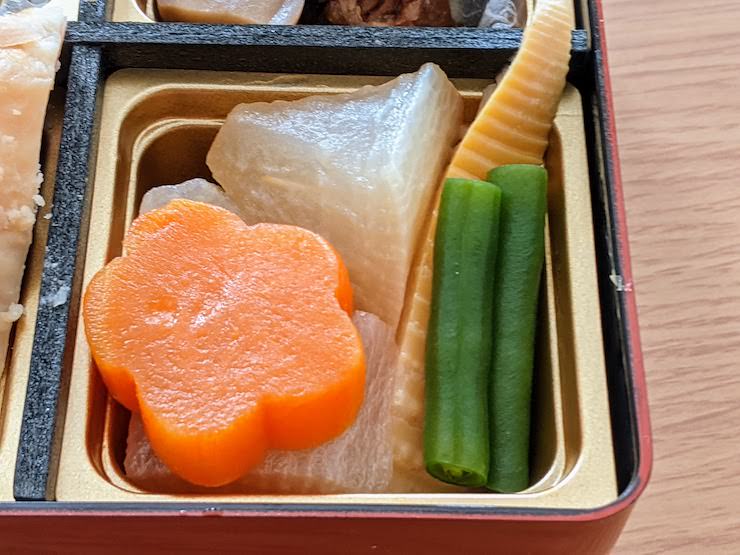味付いんげん、たけのこ煮、大根煮、梅型人参