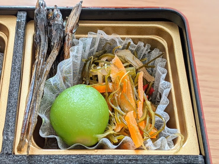 田作り、松前漬け、若桃の甘露煮