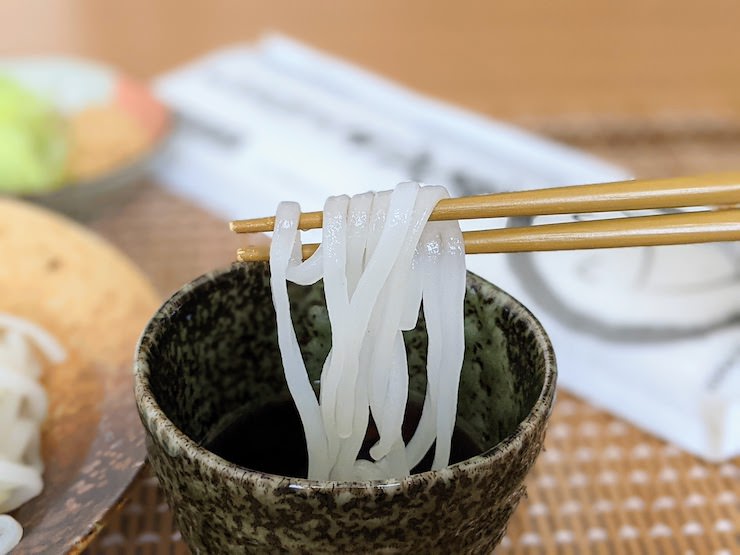 太麺でツルッとした喉越し