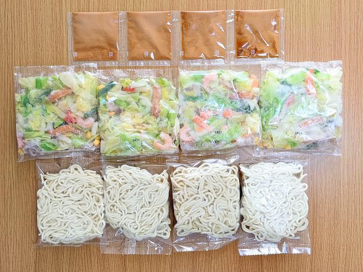 スープ、ちゃんぽん麺、具材がセットになった商品です